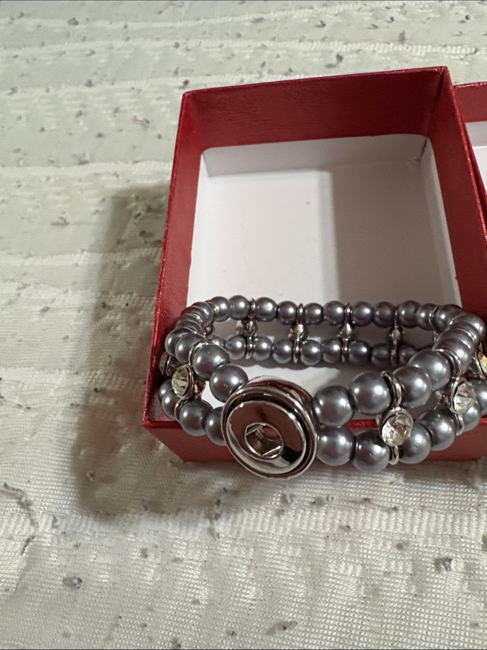 Elegant Silver Pearl Bracelet using small snaps. With jewels. Stretchy bracelet